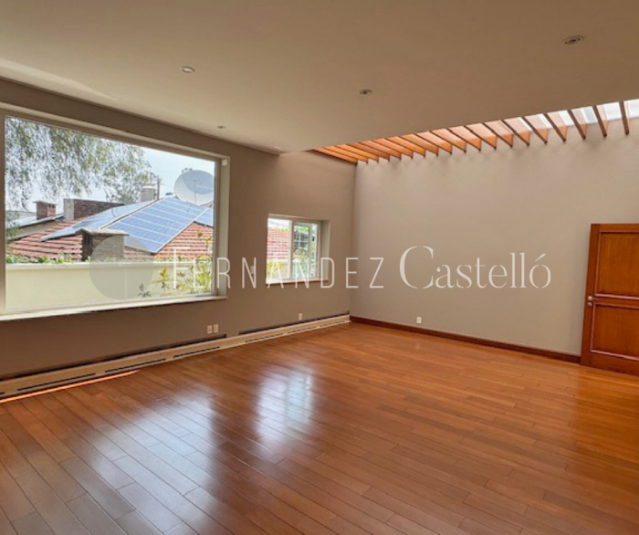 CASA EN VENTA RECIEN REMODELADA EN LOMAS DE CHAPULTEPEC, SIERRA PARACAIMA