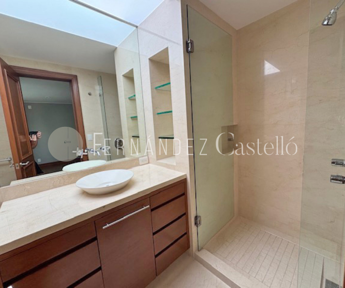 CASA EN VENTA RECIEN REMODELADA EN LOMAS DE CHAPULTEPEC, SIERRA PARACAIMA
