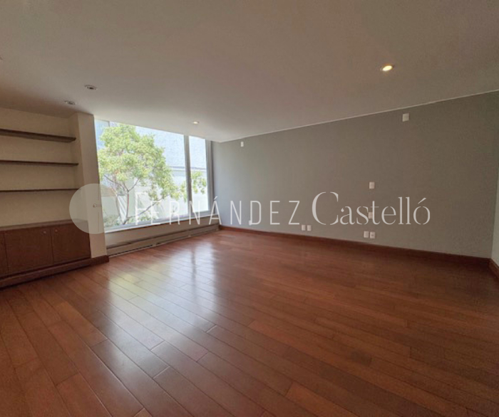CASA EN VENTA RECIEN REMODELADA EN LOMAS DE CHAPULTEPEC, SIERRA PARACAIMA