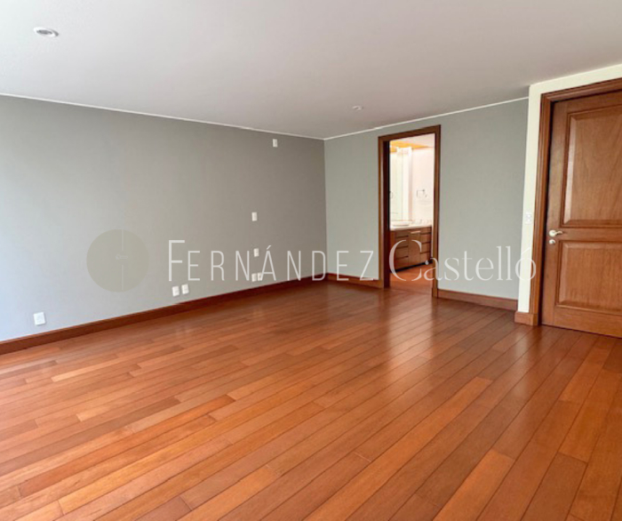 CASA EN VENTA RECIEN REMODELADA EN LOMAS DE CHAPULTEPEC, SIERRA PARACAIMA