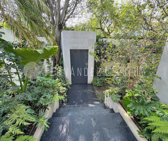 CASA EN VENTA RECIEN REMODELADA EN LOMAS DE CHAPULTEPEC, SIERRA PARACAIMA