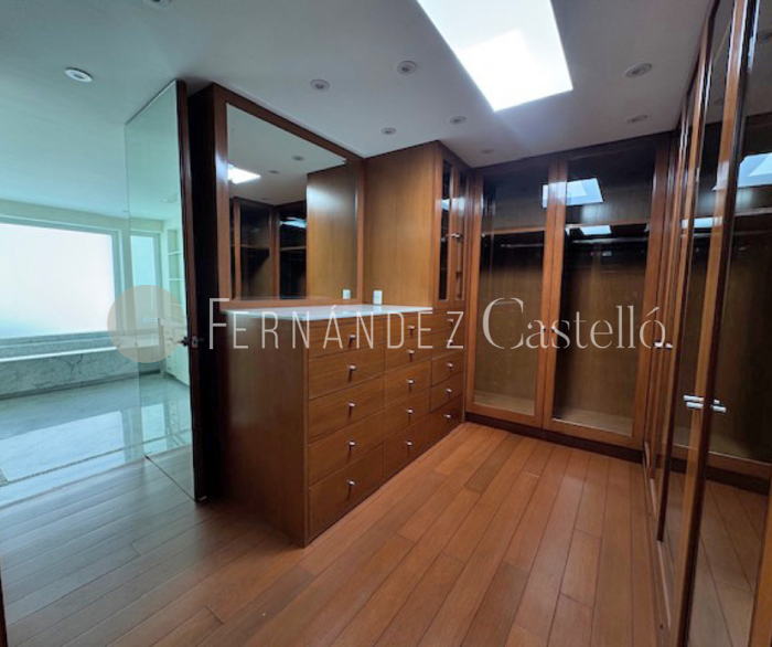 CASA EN VENTA RECIEN REMODELADA EN LOMAS DE CHAPULTEPEC, SIERRA PARACAIMA