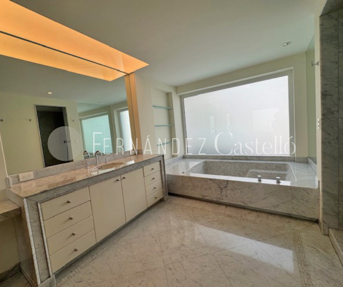 CASA EN VENTA RECIEN REMODELADA EN LOMAS DE CHAPULTEPEC, SIERRA PARACAIMA