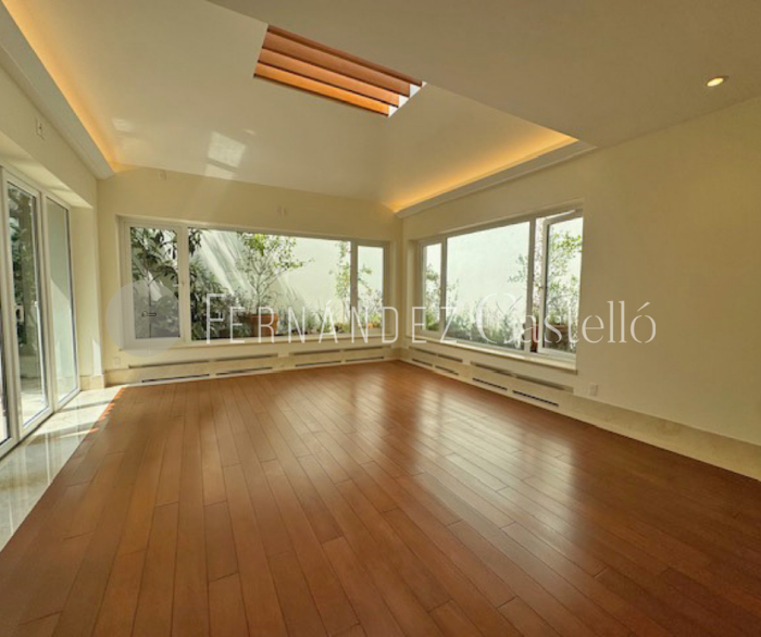 CASA EN VENTA RECIEN REMODELADA EN LOMAS DE CHAPULTEPEC, SIERRA PARACAIMA