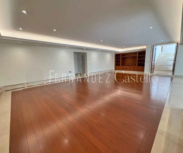 CASA EN VENTA RECIEN REMODELADA EN LOMAS DE CHAPULTEPEC, SIERRA PARACAIMA