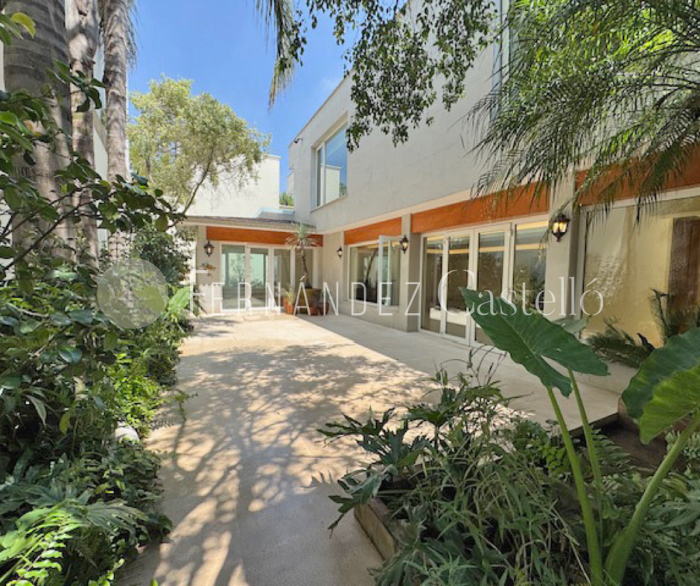 CASA EN VENTA RECIEN REMODELADA EN LOMAS DE CHAPULTEPEC, SIERRA PARACAIMA
