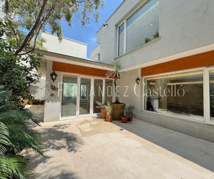 CASA EN VENTA RECIEN REMODELADA EN LOMAS DE CHAPULTEPEC, SIERRA PARACAIMA