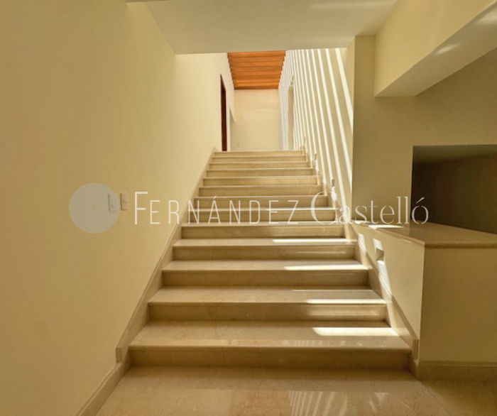 CASA EN VENTA RECIEN REMODELADA EN LOMAS DE CHAPULTEPEC, SIERRA PARACAIMA