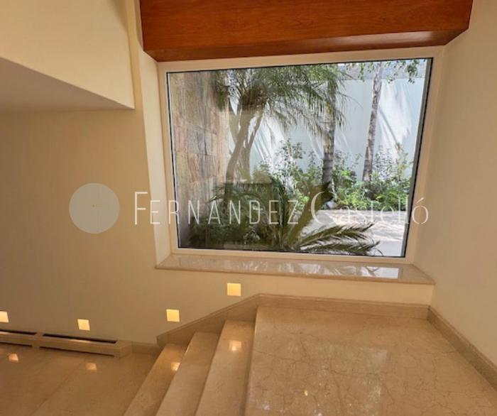 CASA EN VENTA RECIEN REMODELADA EN LOMAS DE CHAPULTEPEC, SIERRA PARACAIMA