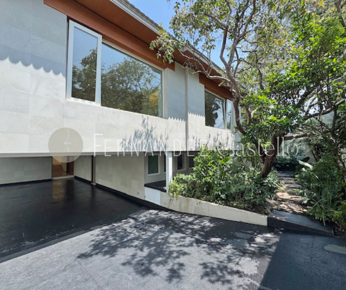 CASA EN VENTA RECIEN REMODELADA EN LOMAS DE CHAPULTEPEC, SIERRA PARACAIMA
