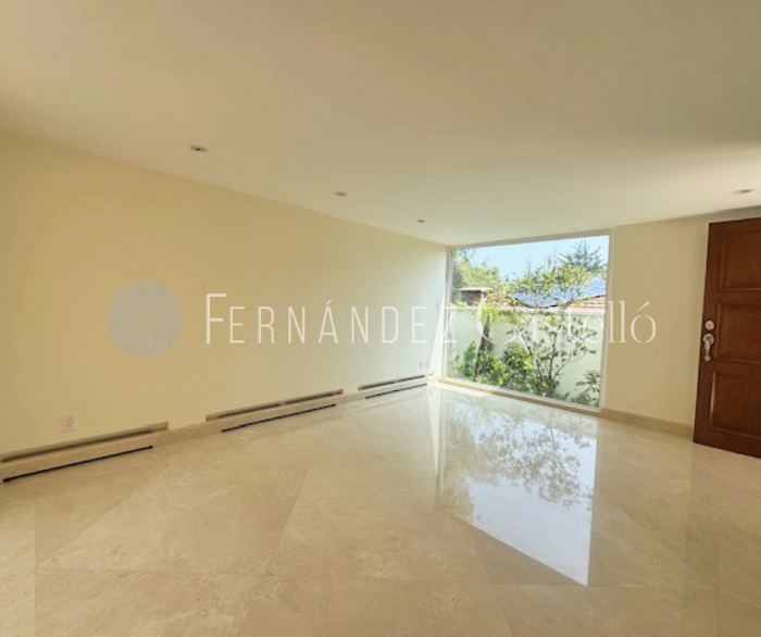 CASA EN VENTA RECIEN REMODELADA EN LOMAS DE CHAPULTEPEC, SIERRA PARACAIMA