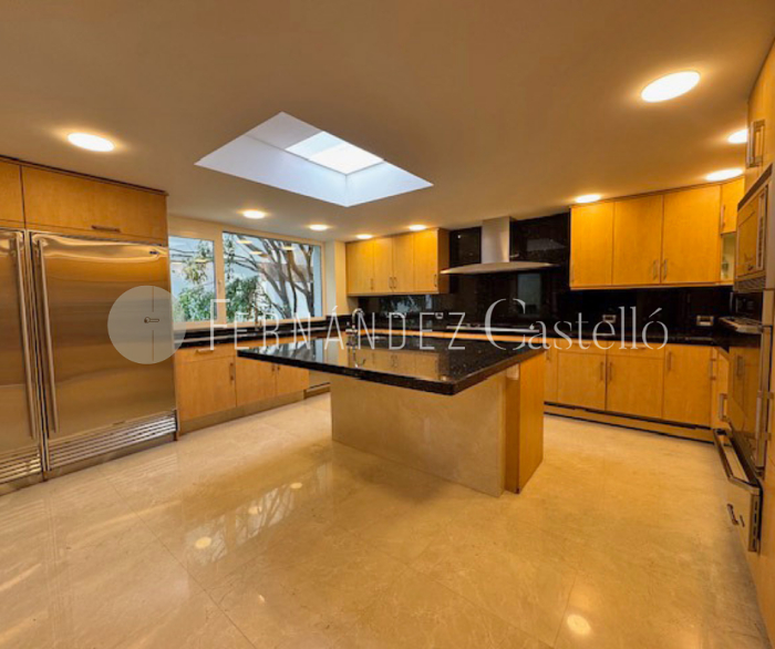 CASA EN VENTA RECIEN REMODELADA EN LOMAS DE CHAPULTEPEC, SIERRA PARACAIMA