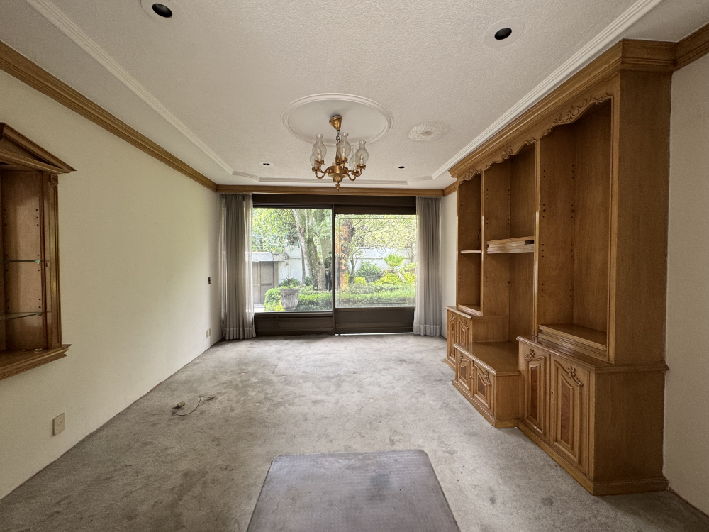 CASA EN ESQUINA EN VENTA - EN UNA PLANTA - LOMAS VIRREYES - UBICACI�?N PRIVILEGIADA