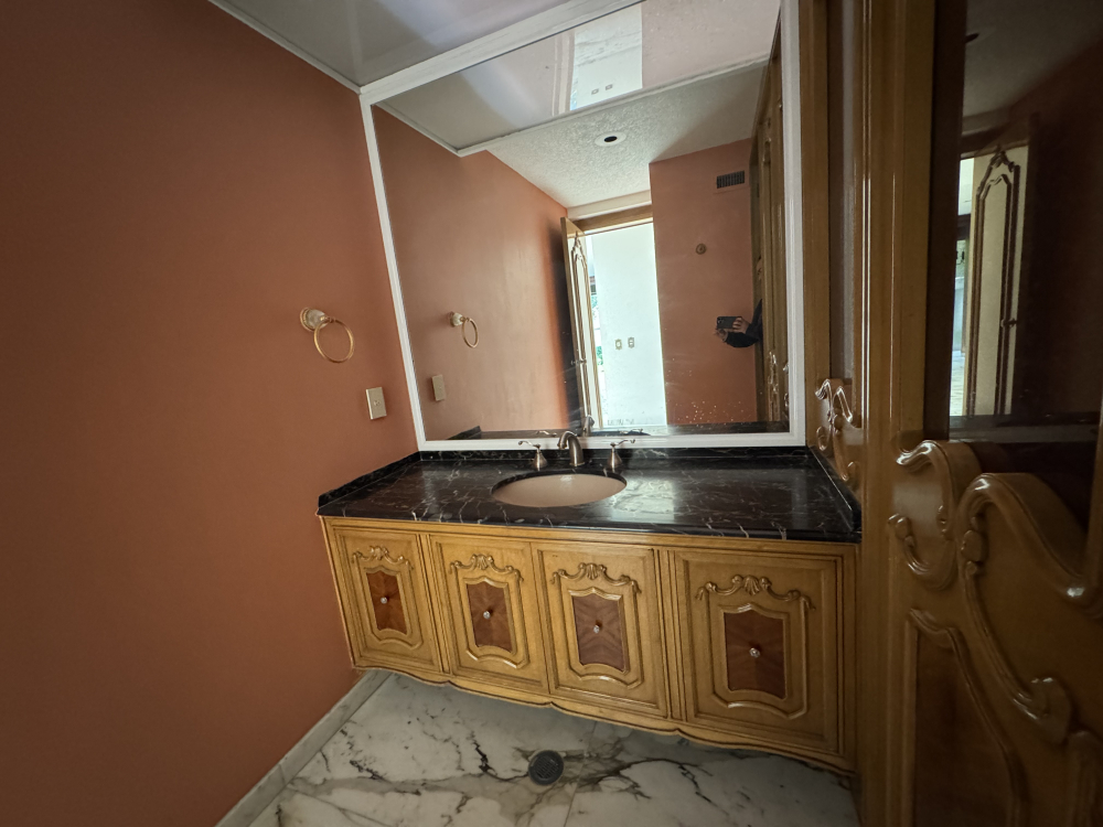 CASA EN ESQUINA EN VENTA - EN UNA PLANTA - LOMAS VIRREYES - UBICACI�?N PRIVILEGIADA