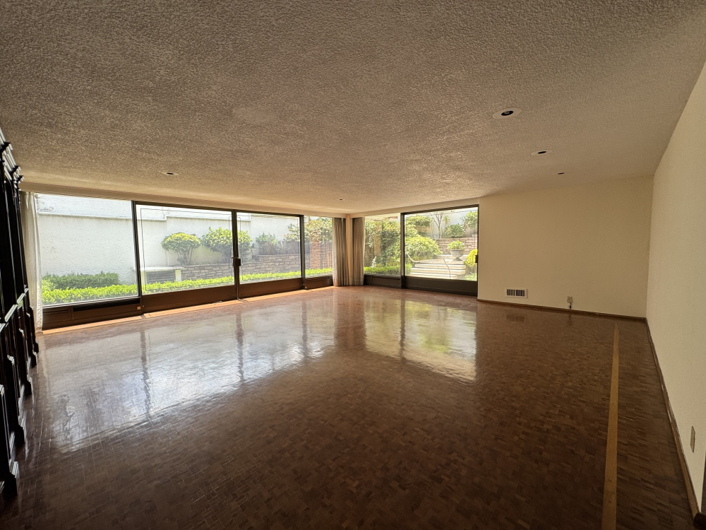 CASA EN ESQUINA EN VENTA - EN UNA PLANTA - LOMAS VIRREYES - UBICACI�?N PRIVILEGIADA