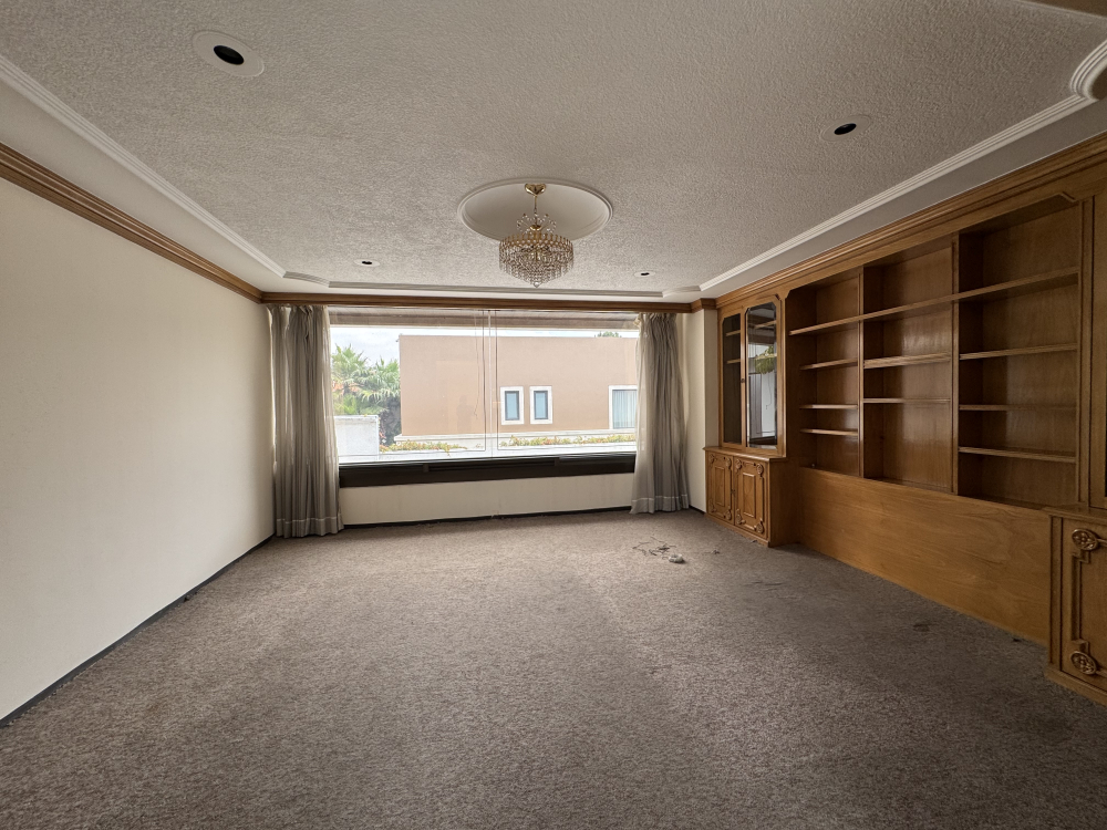CASA EN ESQUINA EN VENTA - EN UNA PLANTA - LOMAS VIRREYES - UBICACI�?N PRIVILEGIADA