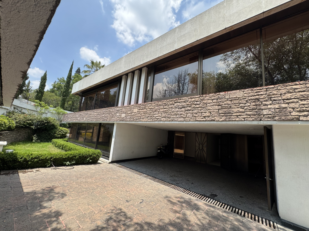 CASA EN ESQUINA EN VENTA - EN UNA PLANTA - LOMAS VIRREYES - UBICACI�?N PRIVILEGIADA