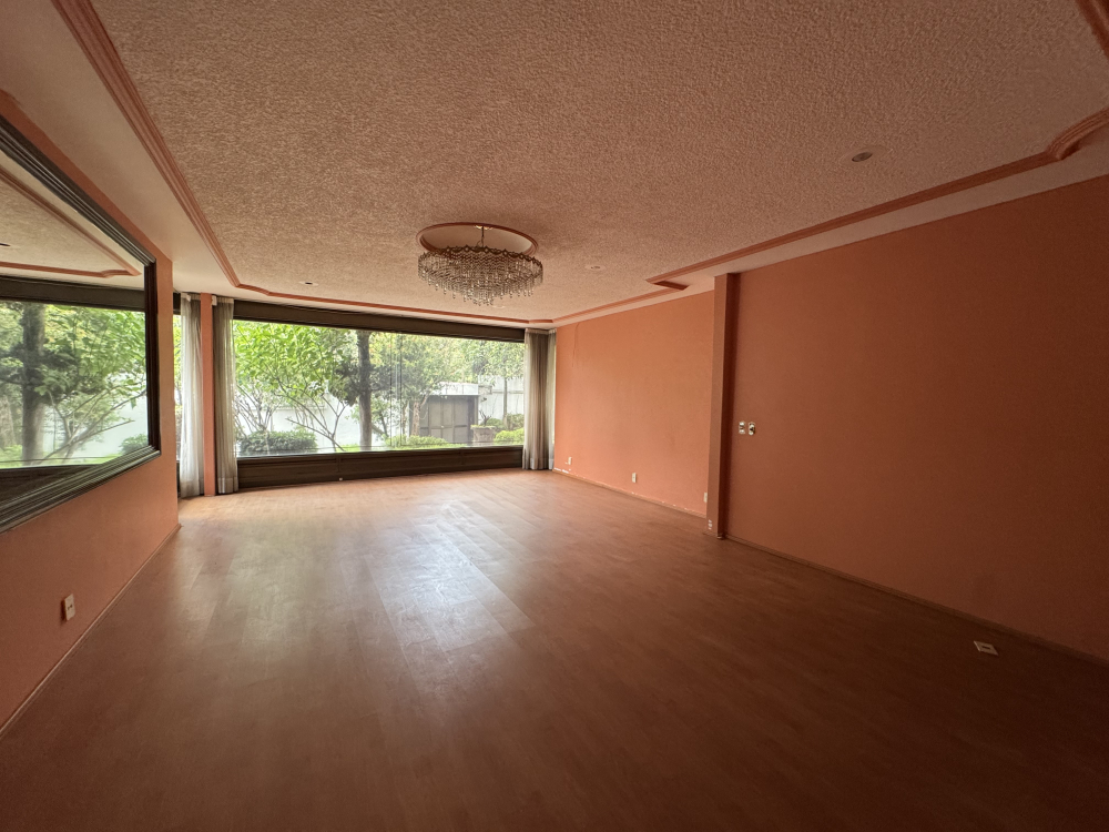 CASA EN ESQUINA EN VENTA - EN UNA PLANTA - LOMAS VIRREYES - UBICACI�?N PRIVILEGIADA