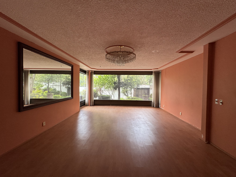 CASA EN ESQUINA EN VENTA - EN UNA PLANTA - LOMAS VIRREYES - UBICACI�?N PRIVILEGIADA