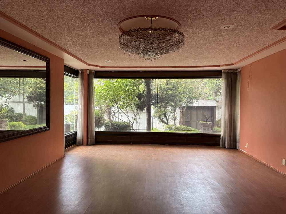 CASA EN ESQUINA EN VENTA - EN UNA PLANTA - LOMAS VIRREYES - UBICACI�?N PRIVILEGIADA