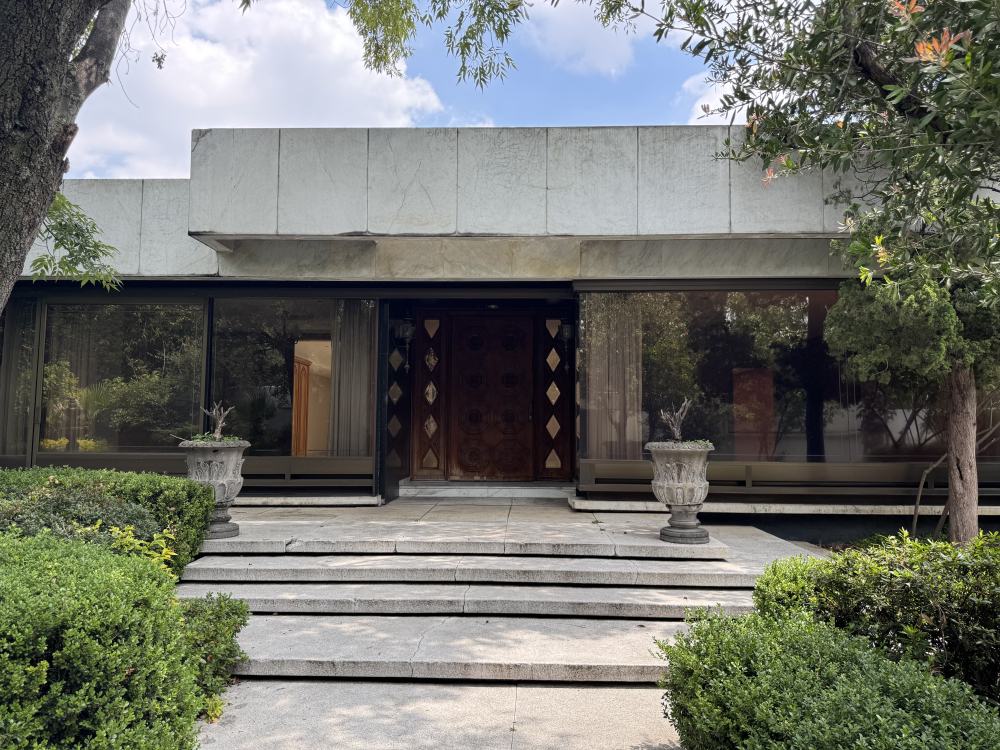 CASA EN ESQUINA EN VENTA - EN UNA PLANTA - LOMAS VIRREYES - UBICACI�?N PRIVILEGIADA