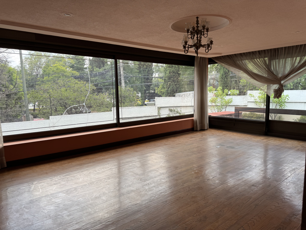 CASA EN ESQUINA EN VENTA - EN UNA PLANTA - LOMAS VIRREYES - UBICACI�?N PRIVILEGIADA