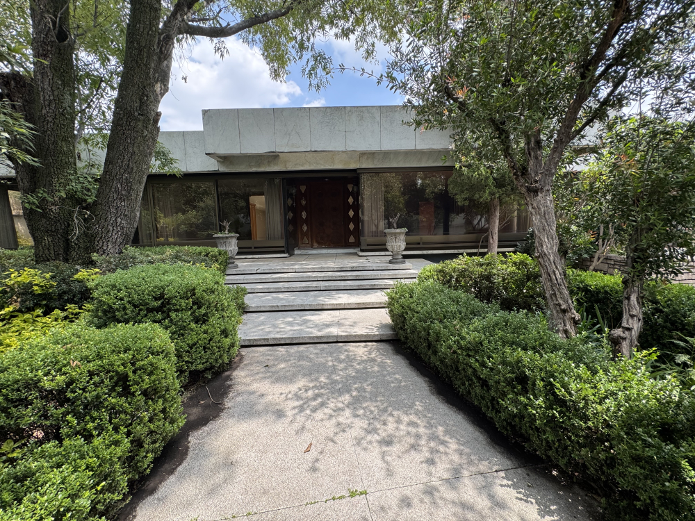 CASA EN ESQUINA EN VENTA - EN UNA PLANTA - LOMAS VIRREYES - UBICACI�?N PRIVILEGIADA