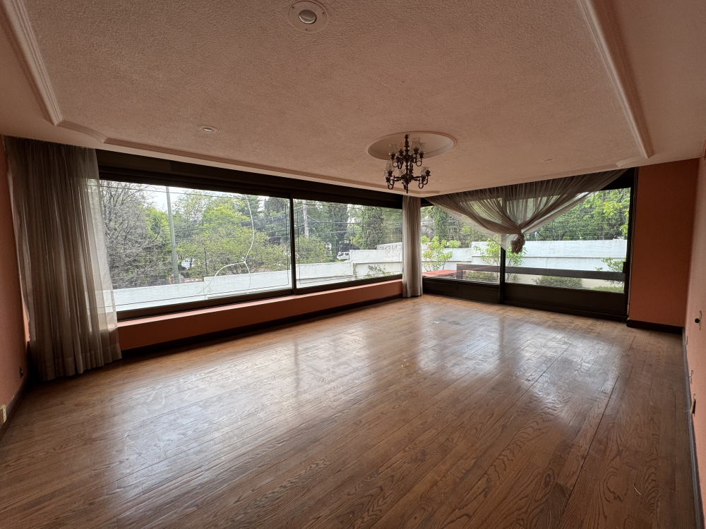 CASA EN ESQUINA EN VENTA - EN UNA PLANTA - LOMAS VIRREYES - UBICACI�?N PRIVILEGIADA