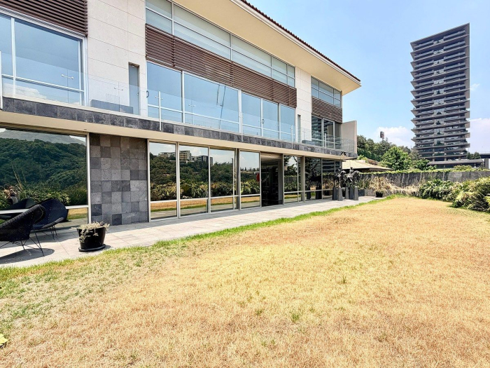 lujosa casa en venta en bosques de santa fe