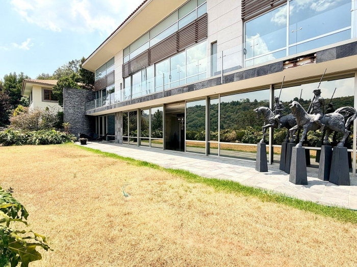 lujosa casa en venta en bosques de santa fe