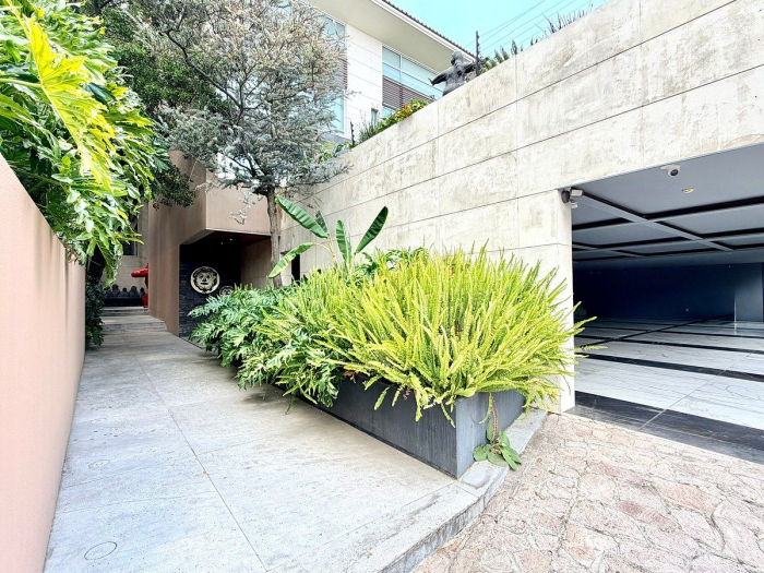 lujosa casa en venta en bosques de santa fe