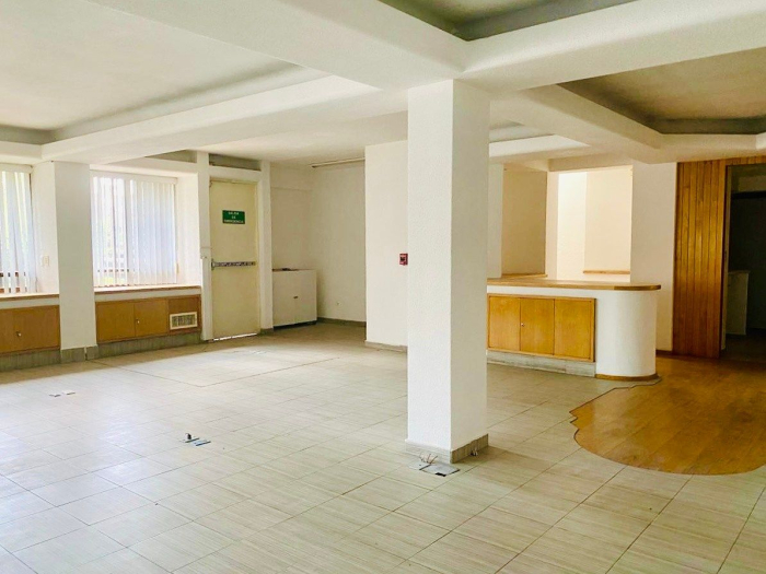 se renta oficina en condominio en jardines de la montaña