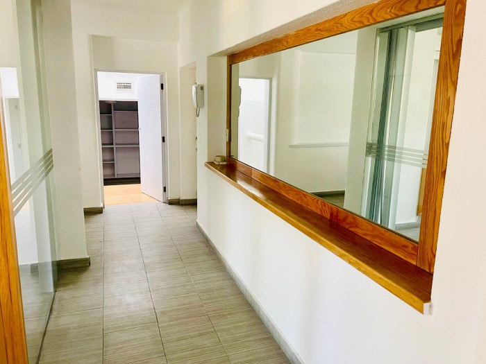 se renta oficina en condominio en jardines de la montaña
