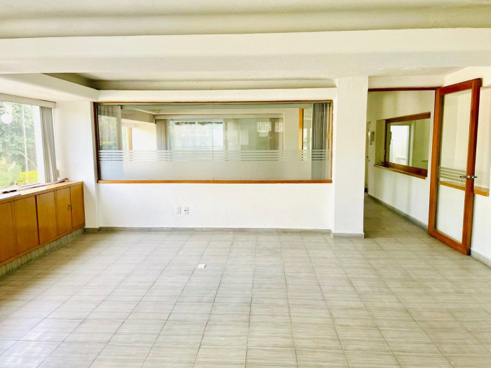 se renta oficina en condominio en jardines de la montaña