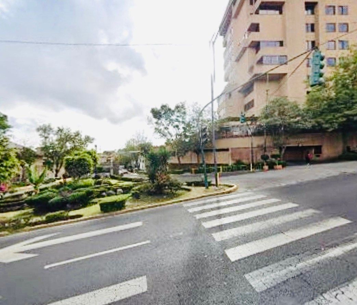 se renta oficina en condominio en jardines de la montaña