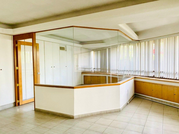 se renta oficina en condominio en jardines de la montaña
