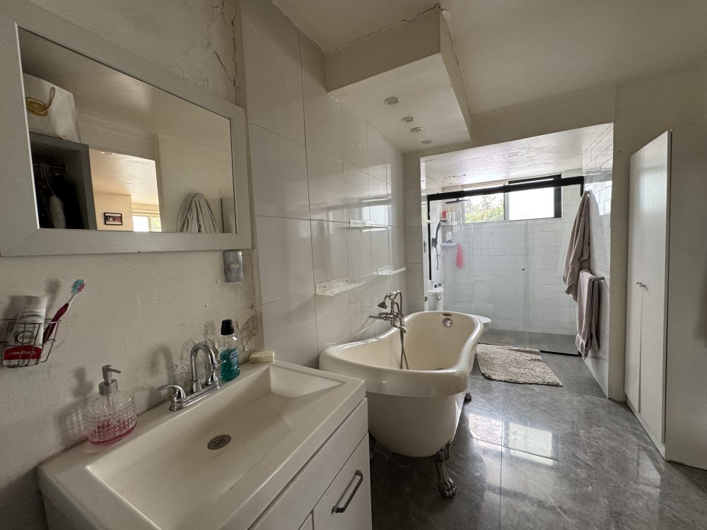 DEPARTAMENTO EN VENTA - CON TERRAZA PARA ACTUALIZAR - ENSENADA - HIP�?DROMO CONDESA 