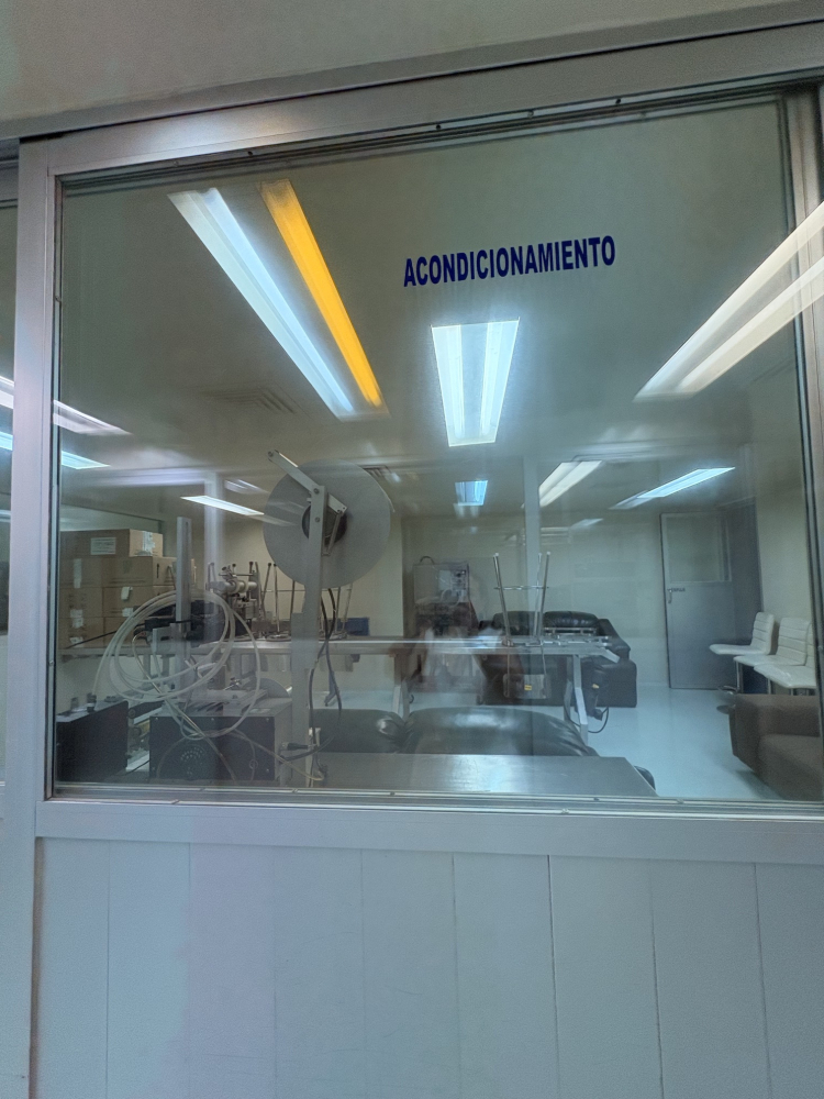 SE RENTA EDIFICIO CON PANELES SOLARES, PARA INDUSTRIA FARMACEUTICA EN IZTAPALAPA, CON MAQUINARIA Y EQUIPO (MEZCLADORA, BASTIDORA, ENCAPSULADORA) ,2 OFICINAS Y 5 CUBICULOS, 10 BA�?OS Y 7 REGADERAS. 