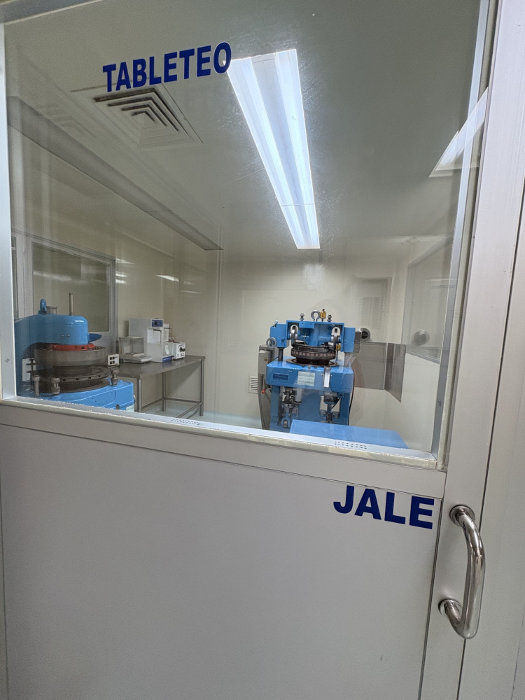 SE RENTA EDIFICIO CON PANELES SOLARES, PARA INDUSTRIA FARMACEUTICA EN IZTAPALAPA, CON MAQUINARIA Y EQUIPO (MEZCLADORA, BASTIDORA, ENCAPSULADORA) ,2 OFICINAS Y 5 CUBICULOS, 10 BA�?OS Y 7 REGADERAS. 