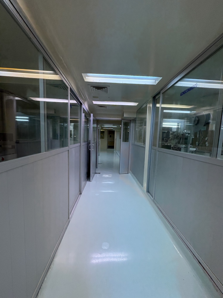 SE RENTA EDIFICIO CON PANELES SOLARES, PARA INDUSTRIA FARMACEUTICA EN IZTAPALAPA, CON MAQUINARIA Y EQUIPO (MEZCLADORA, BASTIDORA, ENCAPSULADORA) ,2 OFICINAS Y 5 CUBICULOS, 10 BA�?OS Y 7 REGADERAS. 