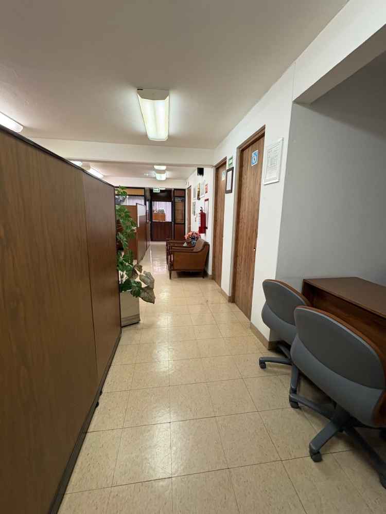 SE RENTA EDIFICIO CON PANELES SOLARES, PARA INDUSTRIA FARMACEUTICA EN IZTAPALAPA, CON MAQUINARIA Y EQUIPO (MEZCLADORA, BASTIDORA, ENCAPSULADORA) ,2 OFICINAS Y 5 CUBICULOS, 10 BA�?OS Y 7 REGADERAS. 