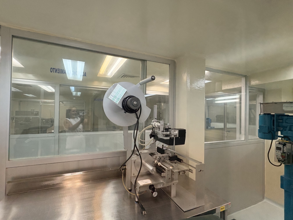 SE RENTA EDIFICIO CON PANELES SOLARES, PARA INDUSTRIA FARMACEUTICA EN IZTAPALAPA, CON MAQUINARIA Y EQUIPO (MEZCLADORA, BASTIDORA, ENCAPSULADORA) ,2 OFICINAS Y 5 CUBICULOS, 10 BA�?OS Y 7 REGADERAS. 