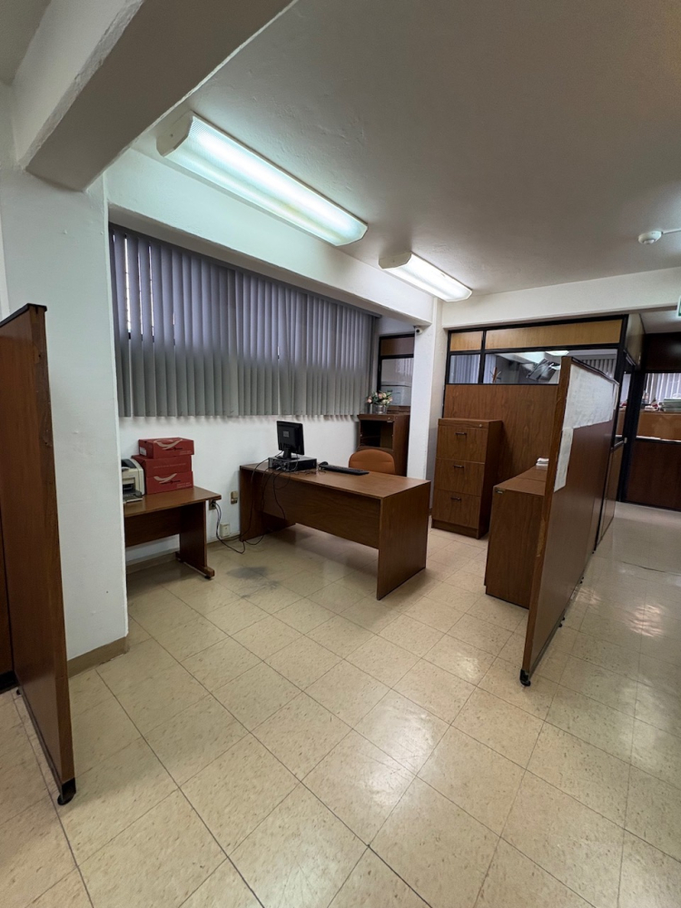 SE RENTA EDIFICIO CON PANELES SOLARES, PARA INDUSTRIA FARMACEUTICA EN IZTAPALAPA, CON MAQUINARIA Y EQUIPO (MEZCLADORA, BASTIDORA, ENCAPSULADORA) ,2 OFICINAS Y 5 CUBICULOS, 10 BA�?OS Y 7 REGADERAS. 