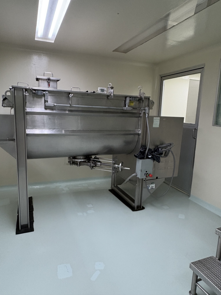 SE RENTA EDIFICIO CON PANELES SOLARES, PARA INDUSTRIA FARMACEUTICA EN IZTAPALAPA, CON MAQUINARIA Y EQUIPO (MEZCLADORA, BASTIDORA, ENCAPSULADORA) ,2 OFICINAS Y 5 CUBICULOS, 10 BA�?OS Y 7 REGADERAS. 