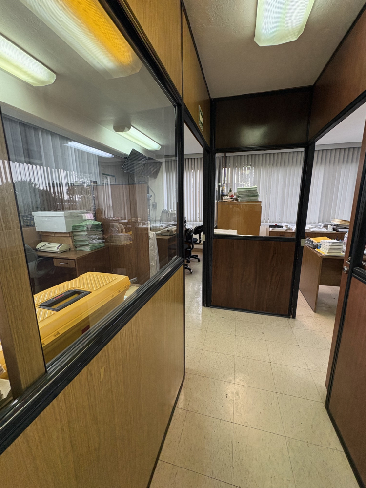 SE RENTA EDIFICIO CON PANELES SOLARES, PARA INDUSTRIA FARMACEUTICA EN IZTAPALAPA, CON MAQUINARIA Y EQUIPO (MEZCLADORA, BASTIDORA, ENCAPSULADORA) ,2 OFICINAS Y 5 CUBICULOS, 10 BA�?OS Y 7 REGADERAS. 