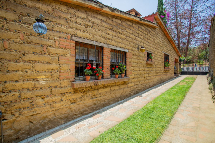 casa de 1 nivel en condominio con jardín y chimeneas – topilejo, tlalpan, cdmx