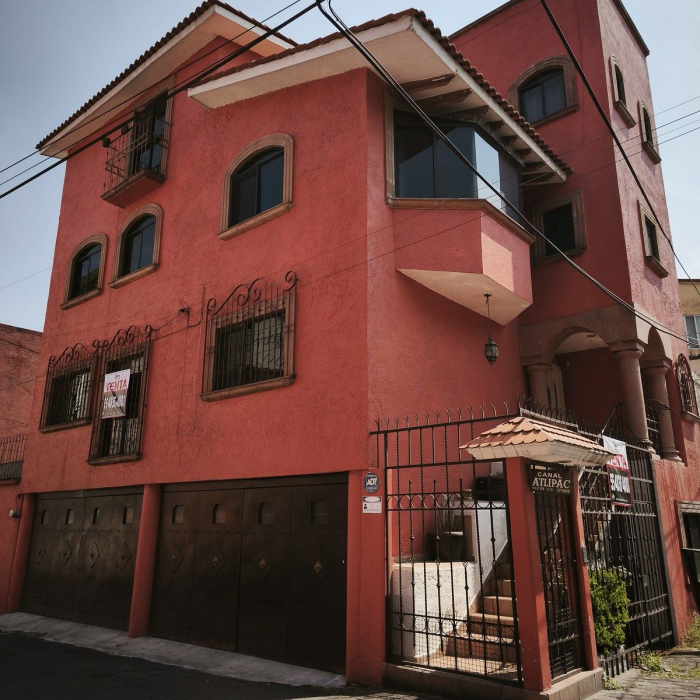 venta de casa en barrio 18, 3 niveles