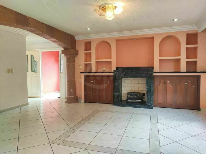 venta de casa en barrio 18, 3 niveles