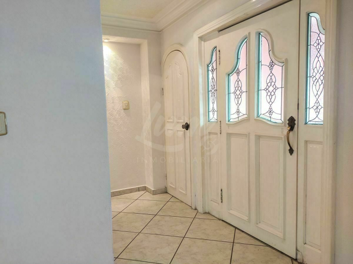 venta de casa en barrio 18, 3 niveles