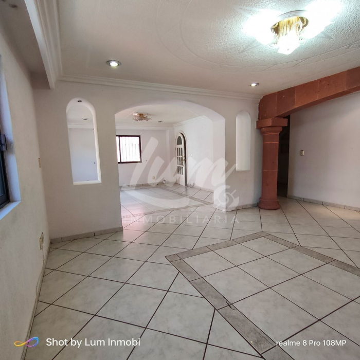 venta de casa en barrio 18, 3 niveles